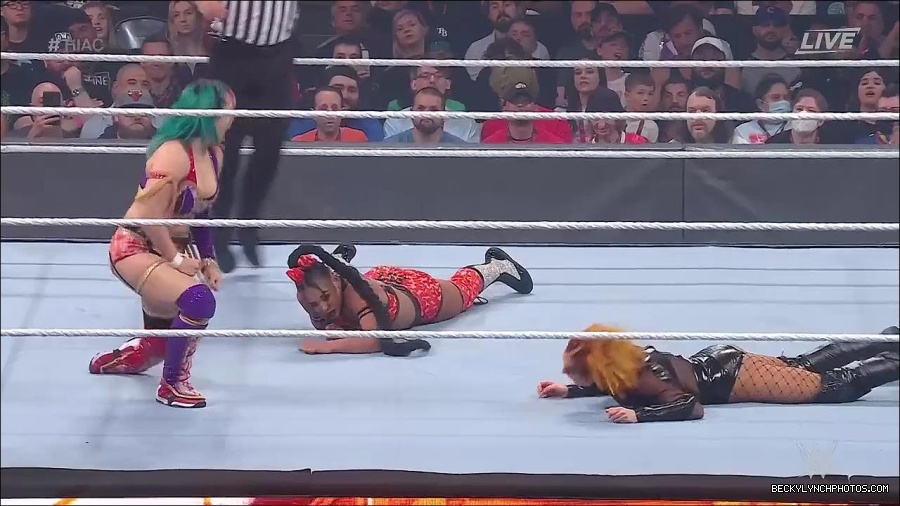 WWE_Hell_In_A_Cell_2022_720p_WEB_h264-HEEL_mp4_000978387.jpg