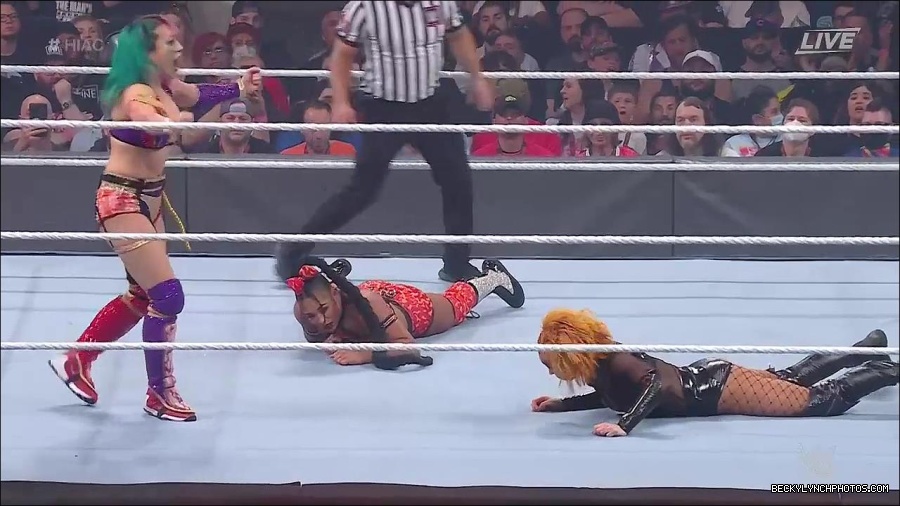 WWE_Hell_In_A_Cell_2022_720p_WEB_h264-HEEL_mp4_000978787.jpg