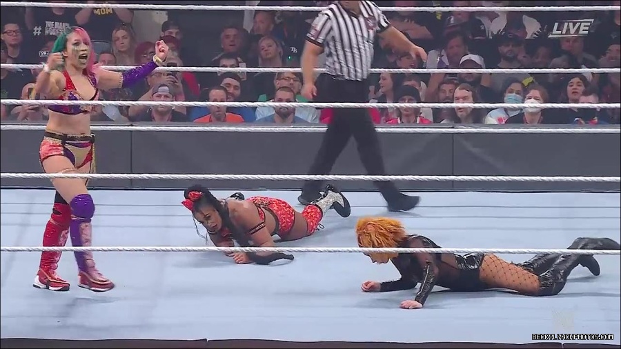 WWE_Hell_In_A_Cell_2022_720p_WEB_h264-HEEL_mp4_000979187.jpg