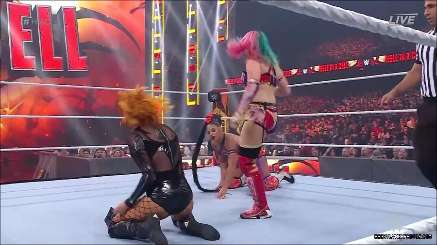 WWE_Hell_In_A_Cell_2022_720p_WEB_h264-HEEL_mp4_000987187.jpg