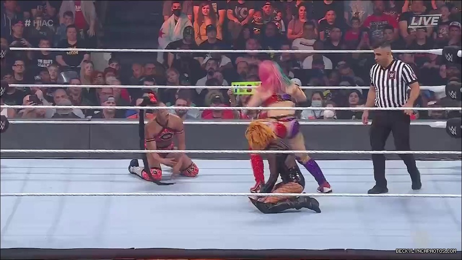 WWE_Hell_In_A_Cell_2022_720p_WEB_h264-HEEL_mp4_000987587.jpg