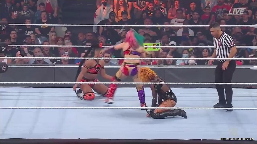 WWE_Hell_In_A_Cell_2022_720p_WEB_h264-HEEL_mp4_000987987.jpg
