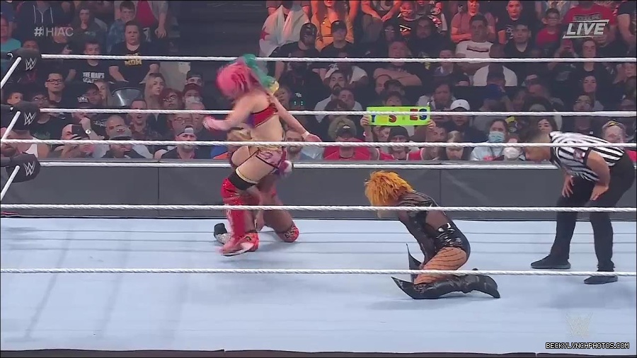 WWE_Hell_In_A_Cell_2022_720p_WEB_h264-HEEL_mp4_000988387.jpg
