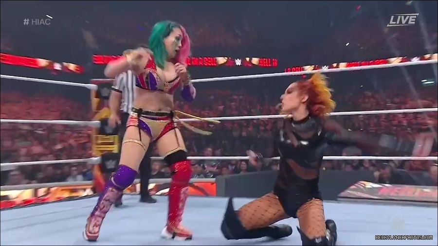 WWE_Hell_In_A_Cell_2022_720p_WEB_h264-HEEL_mp4_000991587.jpg