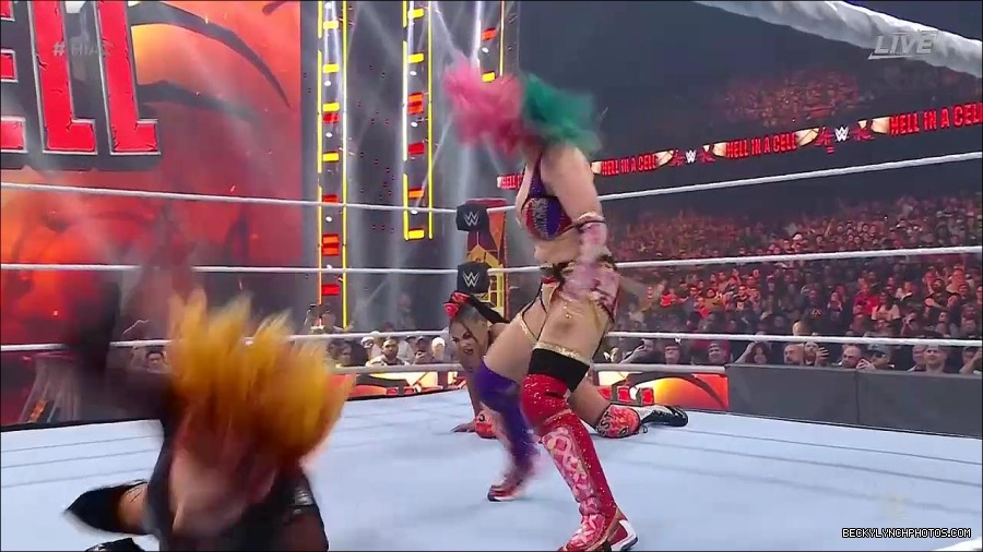 WWE_Hell_In_A_Cell_2022_720p_WEB_h264-HEEL_mp4_000992787.jpg