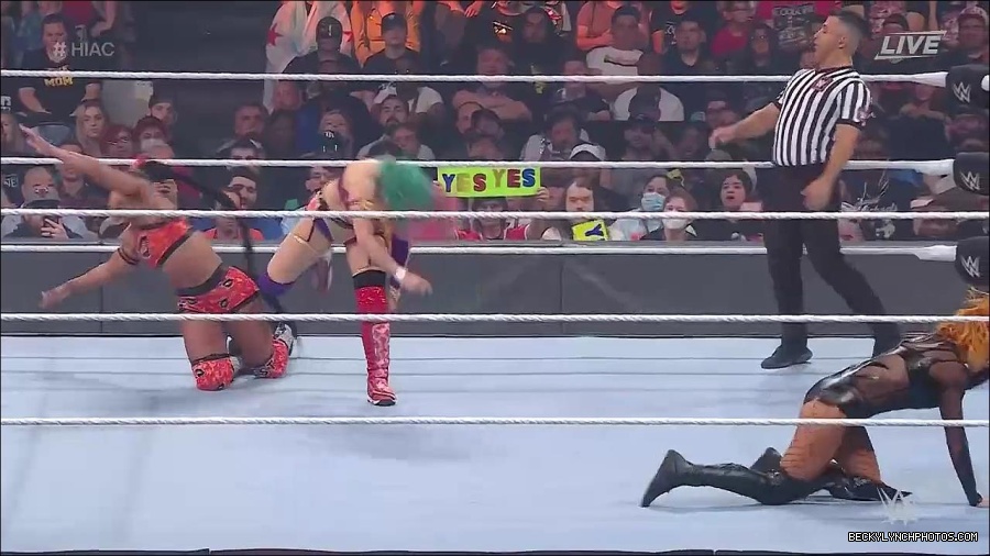 WWE_Hell_In_A_Cell_2022_720p_WEB_h264-HEEL_mp4_000993987.jpg