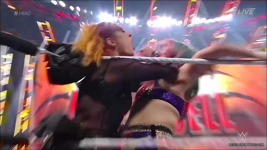 WWE_Hell_In_A_Cell_2022_720p_WEB_h264-HEEL_mp4_000998787.jpg