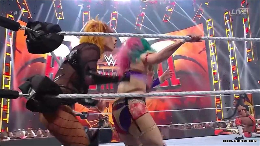 WWE_Hell_In_A_Cell_2022_720p_WEB_h264-HEEL_mp4_000999187.jpg