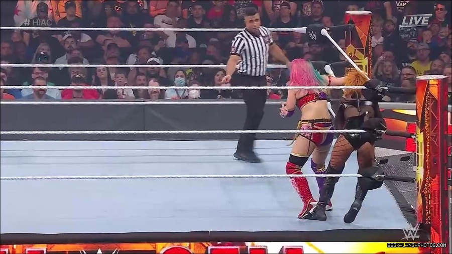WWE_Hell_In_A_Cell_2022_720p_WEB_h264-HEEL_mp4_000999987.jpg