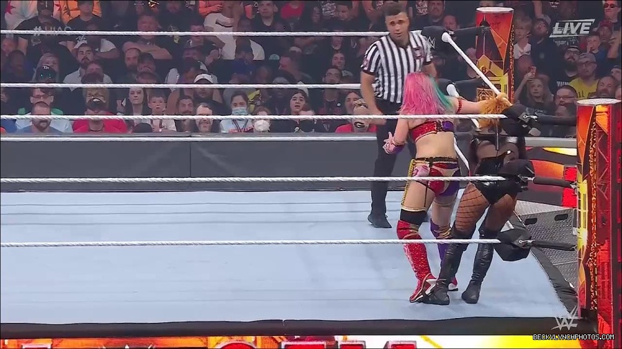 WWE_Hell_In_A_Cell_2022_720p_WEB_h264-HEEL_mp4_001000387.jpg