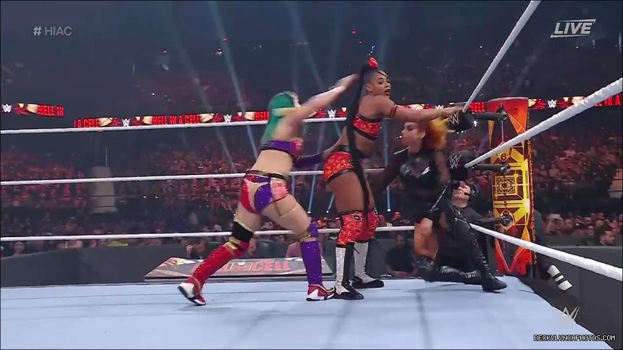 WWE_Hell_In_A_Cell_2022_720p_WEB_h264-HEEL_mp4_001003187.jpg