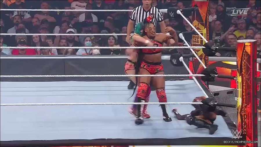 WWE_Hell_In_A_Cell_2022_720p_WEB_h264-HEEL_mp4_001003987.jpg