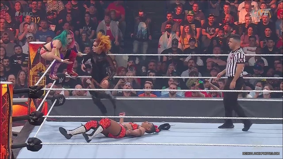 WWE_Hell_In_A_Cell_2022_720p_WEB_h264-HEEL_mp4_001050521.jpg