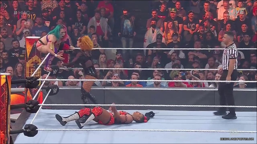 WWE_Hell_In_A_Cell_2022_720p_WEB_h264-HEEL_mp4_001050921.jpg
