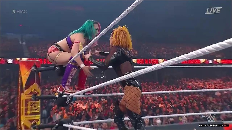WWE_Hell_In_A_Cell_2022_720p_WEB_h264-HEEL_mp4_001051321.jpg