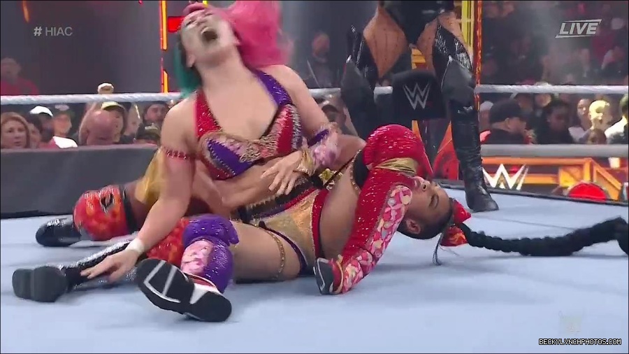 WWE_Hell_In_A_Cell_2022_720p_WEB_h264-HEEL_mp4_001055321.jpg