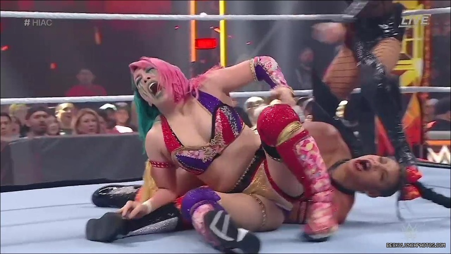 WWE_Hell_In_A_Cell_2022_720p_WEB_h264-HEEL_mp4_001055721.jpg