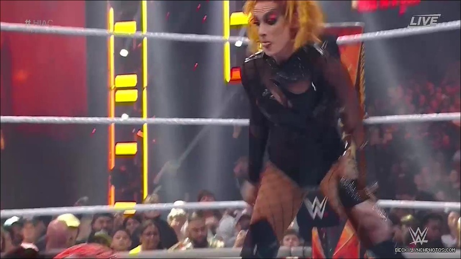 WWE_Hell_In_A_Cell_2022_720p_WEB_h264-HEEL_mp4_001060521.jpg