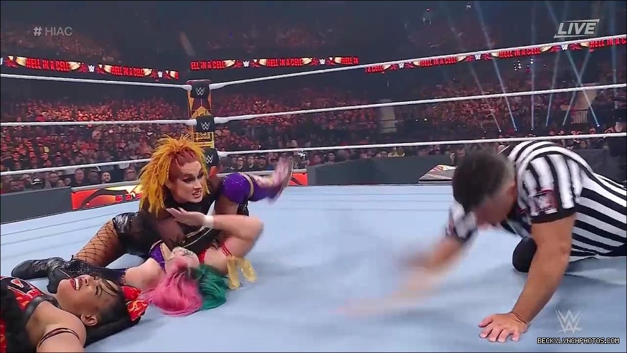 WWE_Hell_In_A_Cell_2022_720p_WEB_h264-HEEL_mp4_001063321.jpg