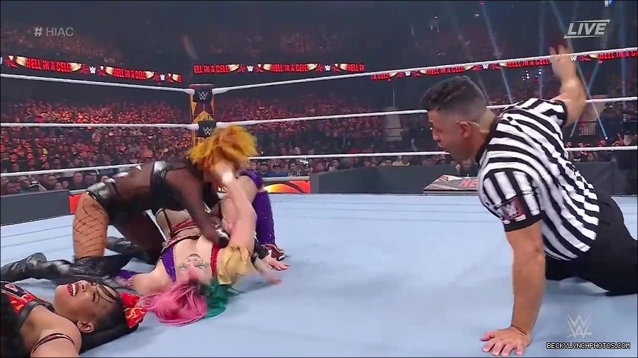 WWE_Hell_In_A_Cell_2022_720p_WEB_h264-HEEL_mp4_001063721.jpg
