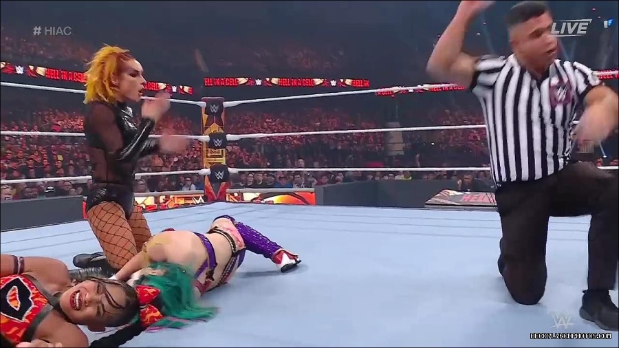 WWE_Hell_In_A_Cell_2022_720p_WEB_h264-HEEL_mp4_001064521.jpg