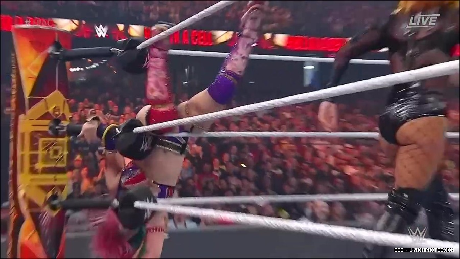WWE_Hell_In_A_Cell_2022_720p_WEB_h264-HEEL_mp4_001069721.jpg