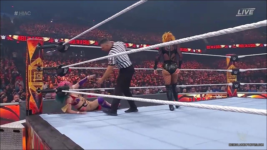 WWE_Hell_In_A_Cell_2022_720p_WEB_h264-HEEL_mp4_001071321.jpg