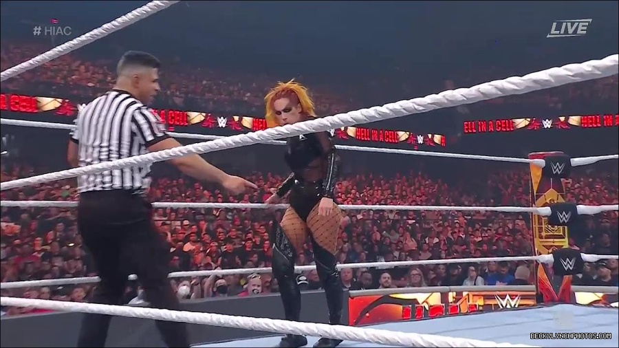 WWE_Hell_In_A_Cell_2022_720p_WEB_h264-HEEL_mp4_001072921.jpg