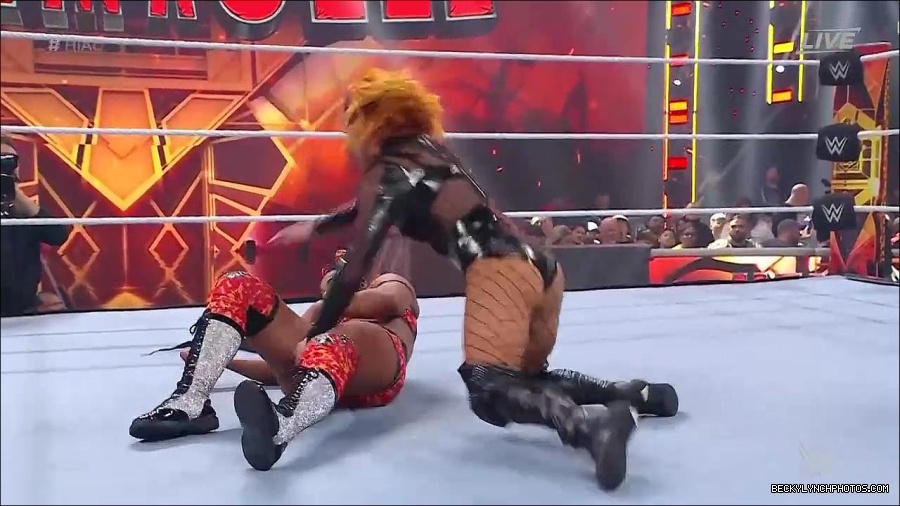 WWE_Hell_In_A_Cell_2022_720p_WEB_h264-HEEL_mp4_001079321.jpg