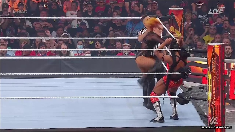 WWE_Hell_In_A_Cell_2022_720p_WEB_h264-HEEL_mp4_001106521.jpg