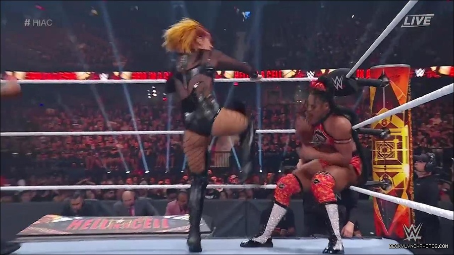 WWE_Hell_In_A_Cell_2022_720p_WEB_h264-HEEL_mp4_001107321.jpg