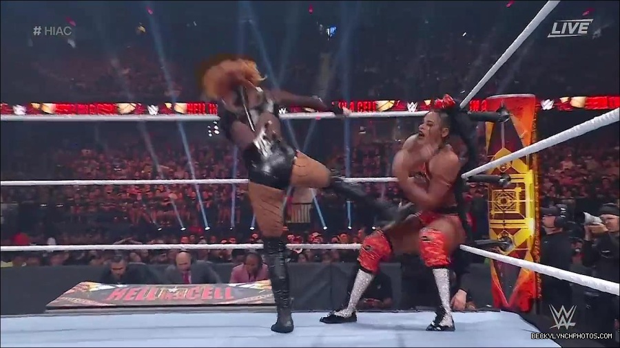 WWE_Hell_In_A_Cell_2022_720p_WEB_h264-HEEL_mp4_001107721.jpg