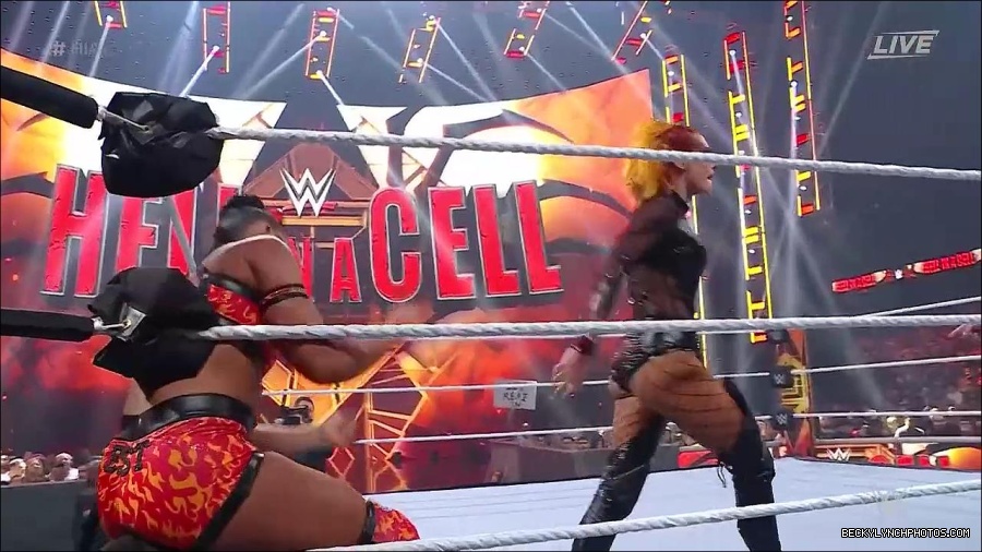 WWE_Hell_In_A_Cell_2022_720p_WEB_h264-HEEL_mp4_001108121.jpg