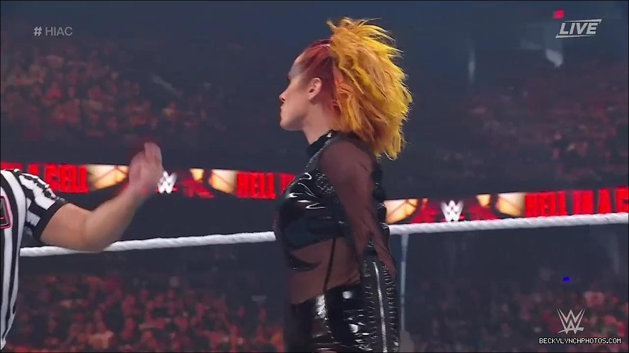 WWE_Hell_In_A_Cell_2022_720p_WEB_h264-HEEL_mp4_001109721.jpg