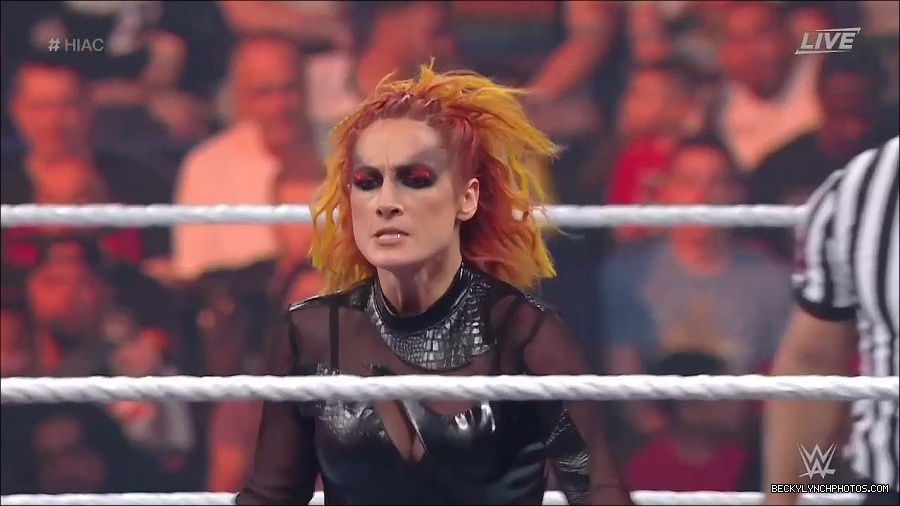 WWE_Hell_In_A_Cell_2022_720p_WEB_h264-HEEL_mp4_001112521.jpg