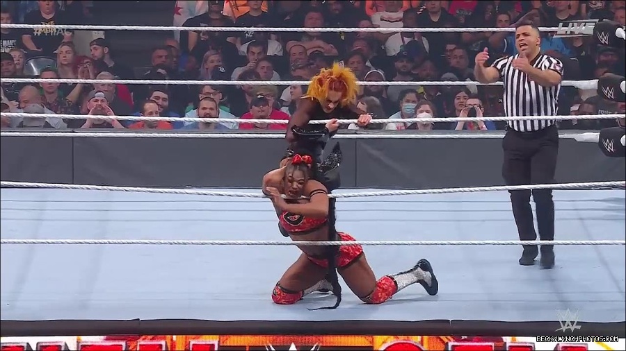 WWE_Hell_In_A_Cell_2022_720p_WEB_h264-HEEL_mp4_001115321.jpg