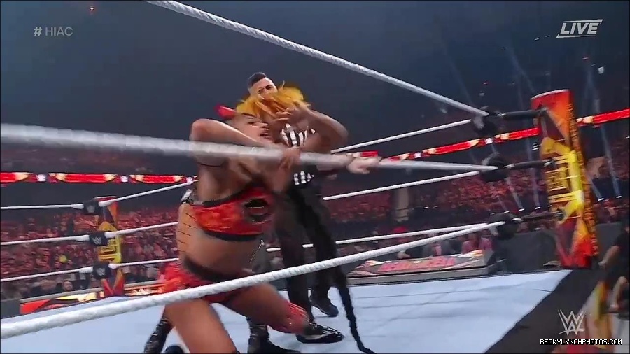 WWE_Hell_In_A_Cell_2022_720p_WEB_h264-HEEL_mp4_001117321.jpg