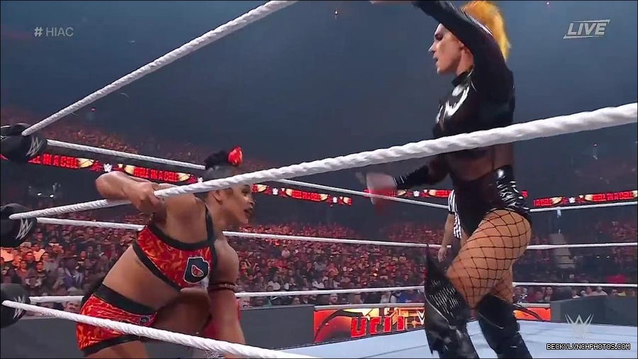 WWE_Hell_In_A_Cell_2022_720p_WEB_h264-HEEL_mp4_001125321.jpg