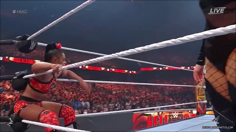 WWE_Hell_In_A_Cell_2022_720p_WEB_h264-HEEL_mp4_001126521.jpg