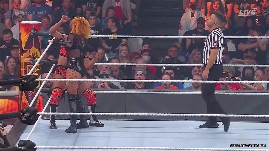 WWE_Hell_In_A_Cell_2022_720p_WEB_h264-HEEL_mp4_001129721.jpg