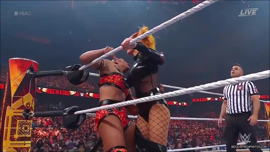 WWE_Hell_In_A_Cell_2022_720p_WEB_h264-HEEL_mp4_001130121.jpg