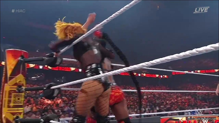 WWE_Hell_In_A_Cell_2022_720p_WEB_h264-HEEL_mp4_001132121.jpg