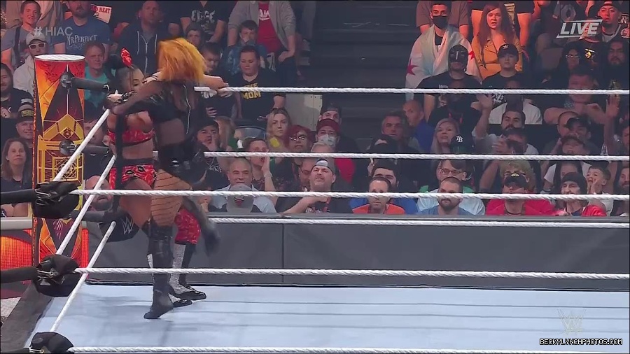 WWE_Hell_In_A_Cell_2022_720p_WEB_h264-HEEL_mp4_001134521.jpg