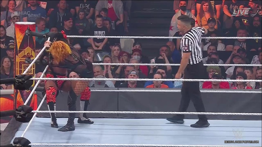WWE_Hell_In_A_Cell_2022_720p_WEB_h264-HEEL_mp4_001136521.jpg