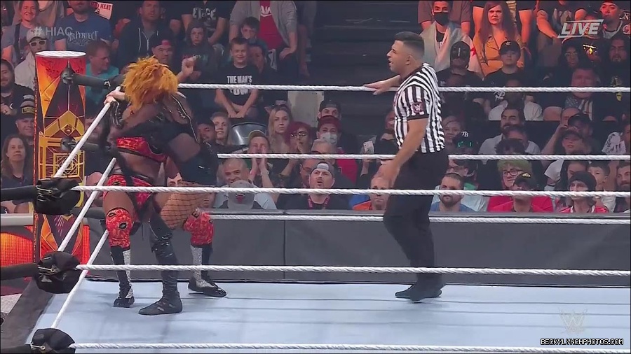 WWE_Hell_In_A_Cell_2022_720p_WEB_h264-HEEL_mp4_001136921.jpg