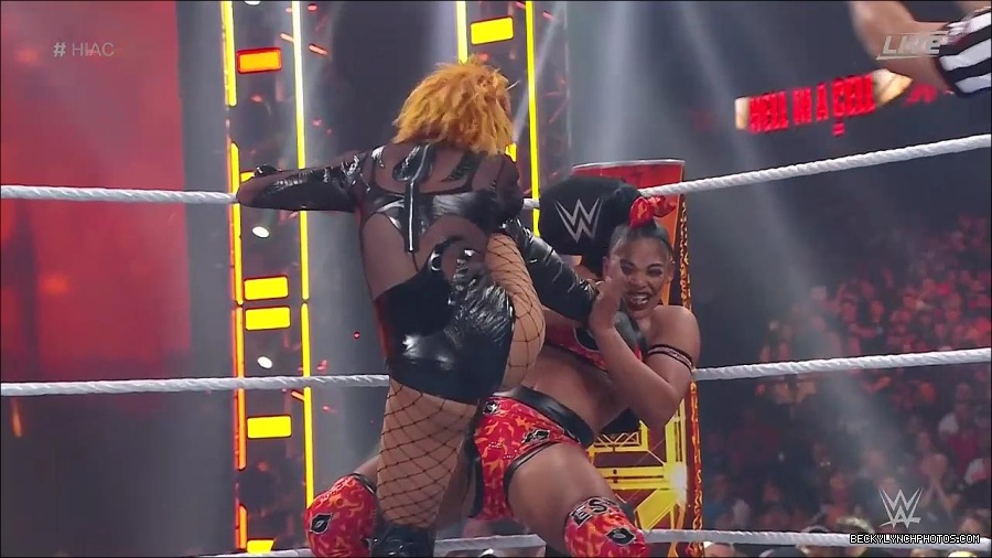 WWE_Hell_In_A_Cell_2022_720p_WEB_h264-HEEL_mp4_001138121.jpg