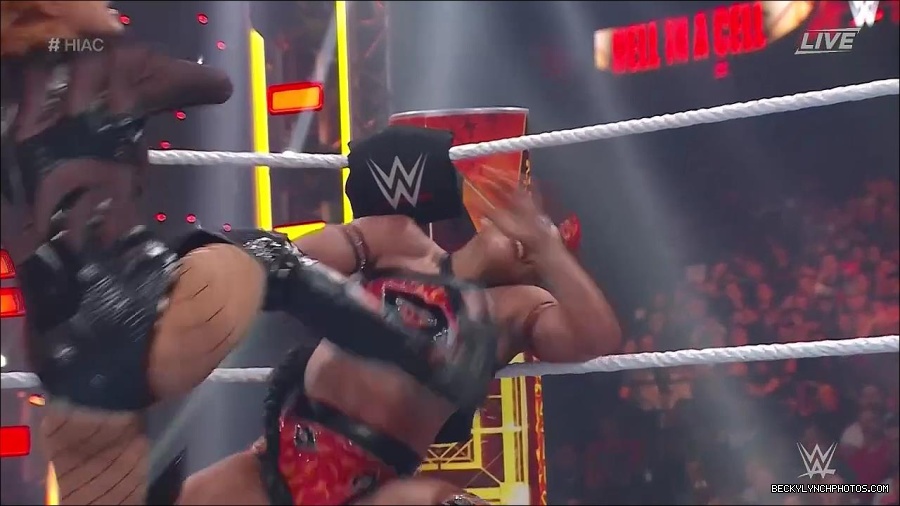WWE_Hell_In_A_Cell_2022_720p_WEB_h264-HEEL_mp4_001139721.jpg