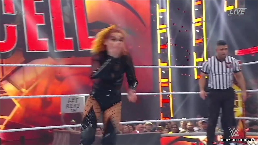 WWE_Hell_In_A_Cell_2022_720p_WEB_h264-HEEL_mp4_001154121.jpg