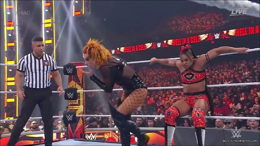 WWE_Hell_In_A_Cell_2022_720p_WEB_h264-HEEL_mp4_001156121.jpg