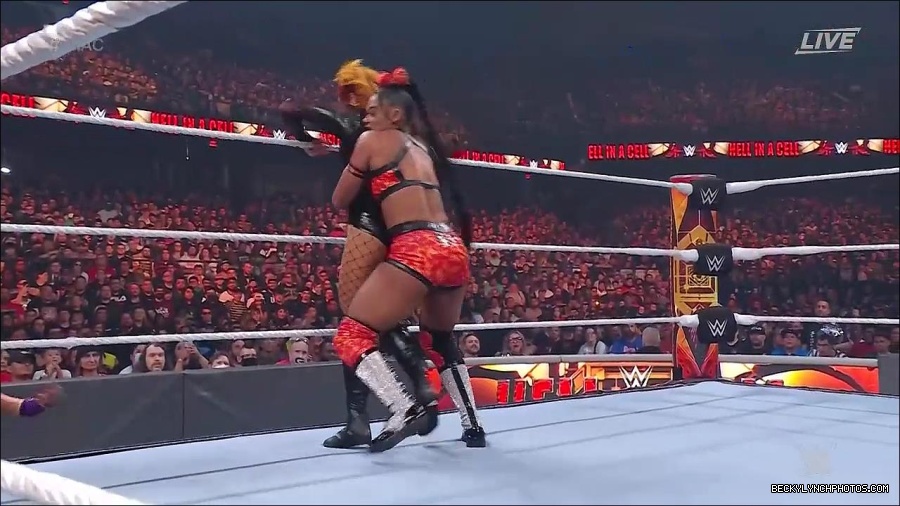 WWE_Hell_In_A_Cell_2022_720p_WEB_h264-HEEL_mp4_001159321.jpg